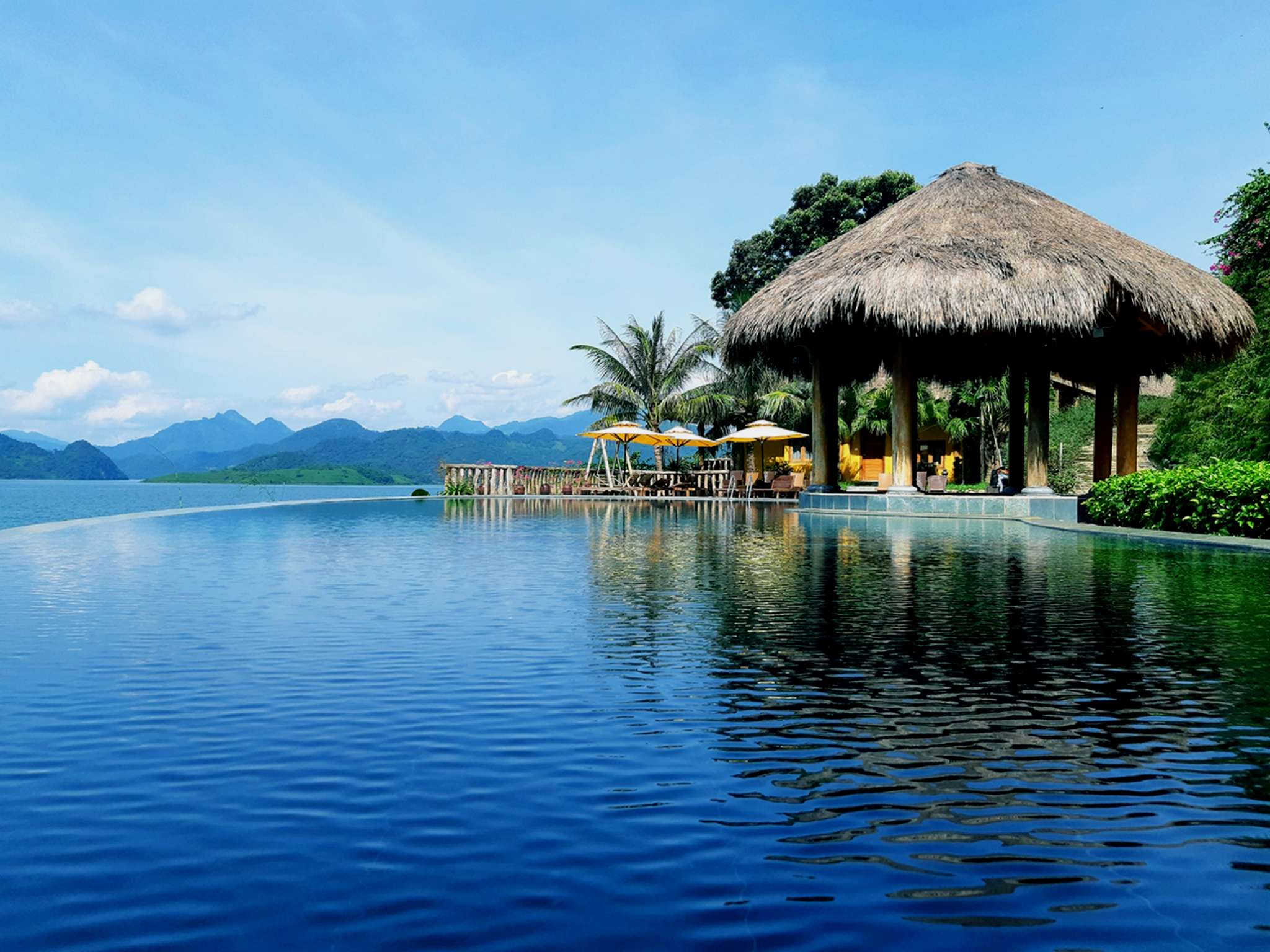 Bể bơi vô cực tại Mai Châu Hideaway